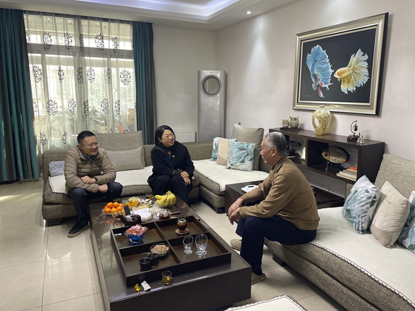 william威廉中文官网集团等三家公司工会看望慰问退休职工